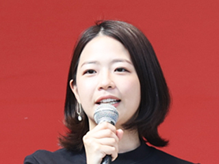 渕上 沙紀 氏