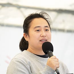 山口 睦美 氏